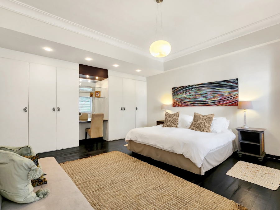 2 Bedroom Property for Sale in Sea Point Western Cape